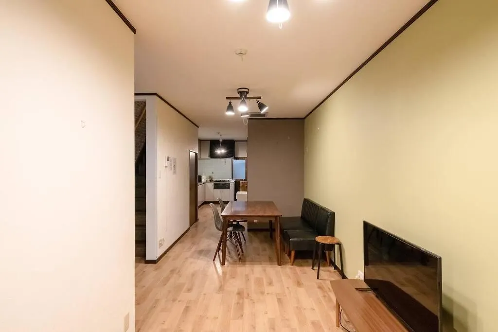 寺田町 Guest House! 広々一軒家を貸切!天王寺まで1駅!Jr線から徒歩3分!最大12人宿泊可能!Usjまで30分 Osaka 0*,  Japan